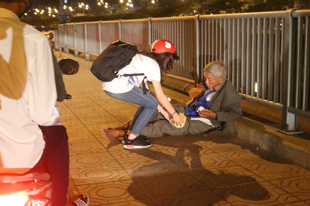 phát thanh viên chương trình quà tặng âm nhạc