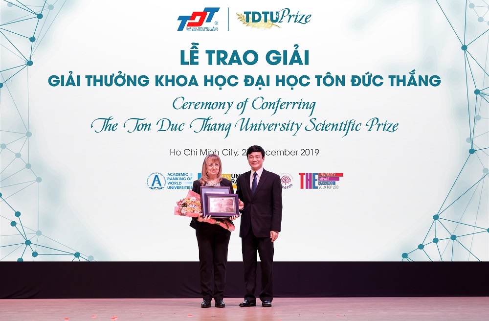 Prof. Sibel Aysil Ozkan receiving the Women in Science Award