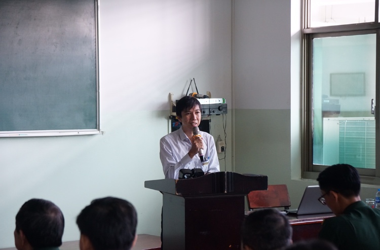 TS. Võ Hoàng Duy, Phó bí thư Đảng ủy, Chỉ huy trưởng Ban chỉ huy quân sự TDTU phát biểu khai giảng.