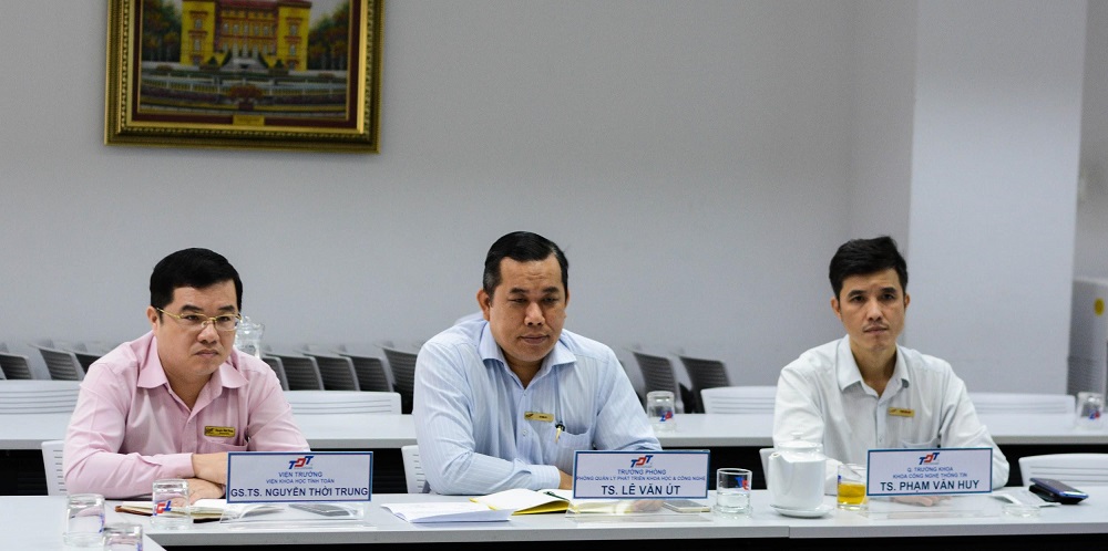 Đại diện TDTU trao đổi về các cơ hội hợp tác.