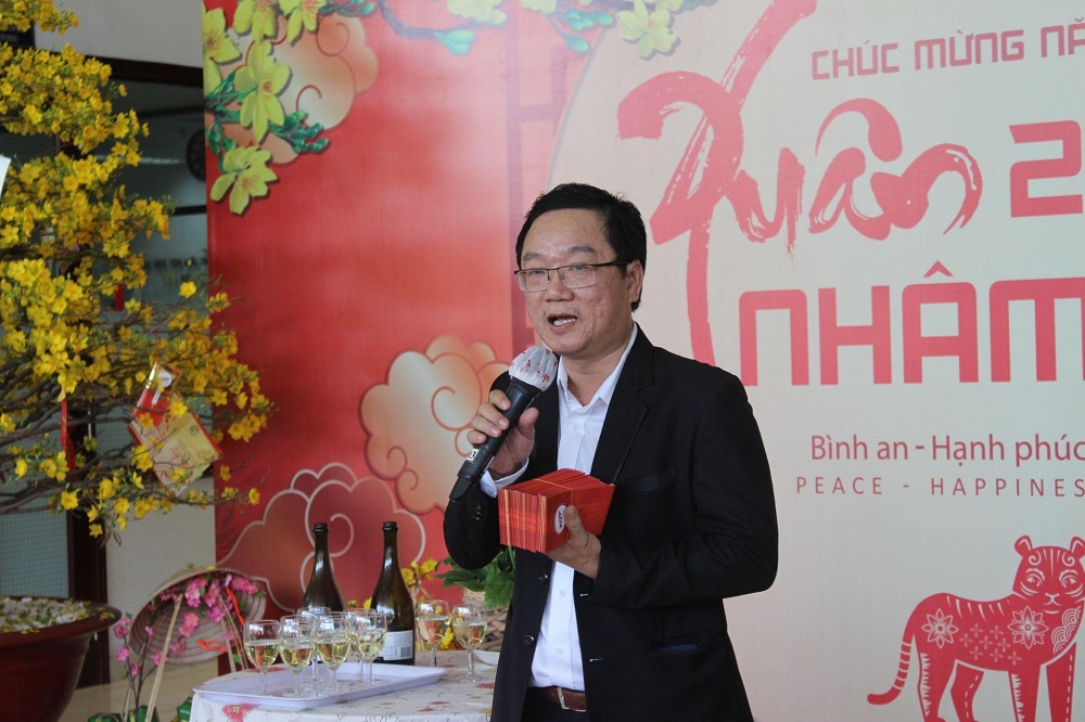 ThS. Nguyễn Quốc Bảo - Chủ tịch Công đoàn trường chúc tết toàn thể giảng viên - viên chức.