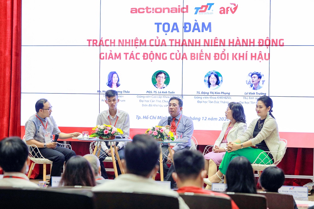 Các diễn giả trao đổi tại buổi tọa đàm.