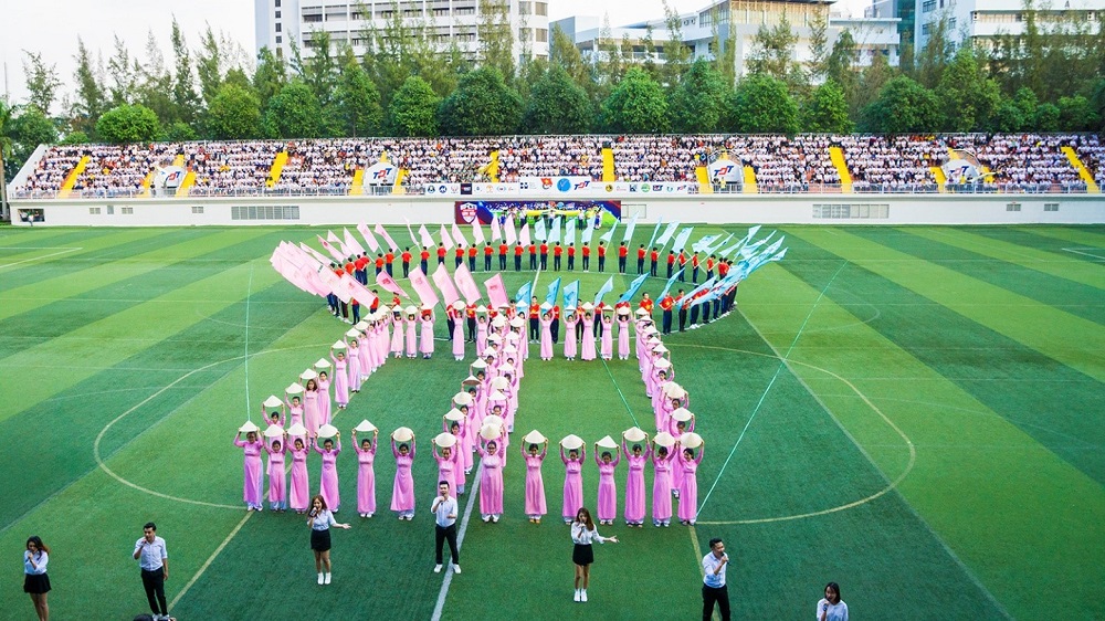 Tiết mục biểu diễn khai mạc của sinh viên TDTU