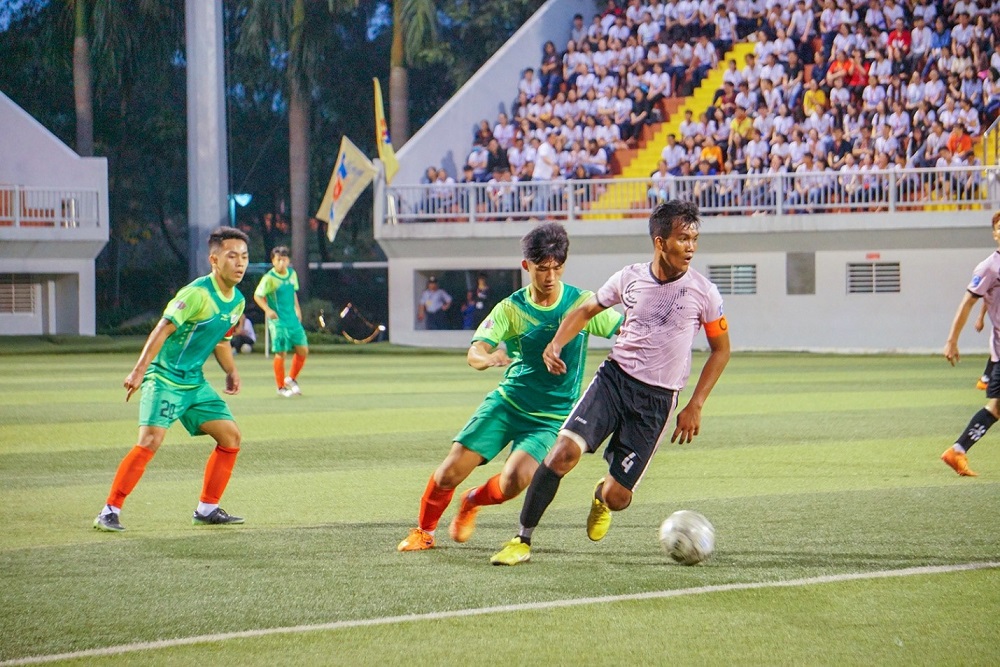 Một pha tranh bóng hấp dẫn