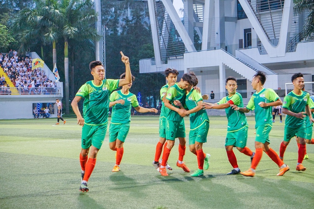 Đội nhà mừng chiến thắng