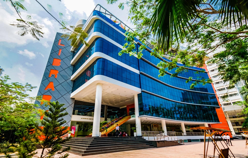 Tòa nhà Thư viện, một điểm check-in không thể bỏ qua của tân sinh viên