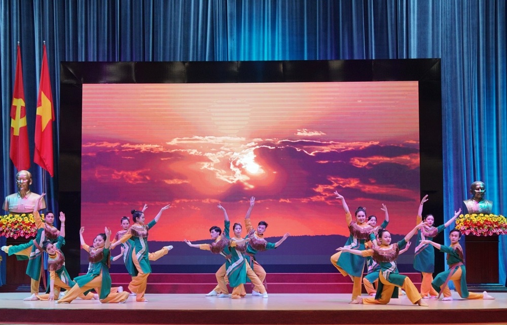 Văn nghệ chào mừng  