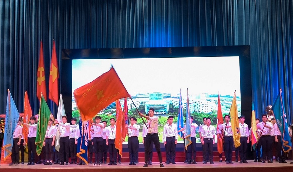 Nghi thức trao cờ truyền thống