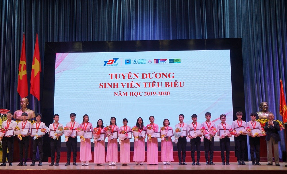 Tuyên dương sinh viên tiêu biểu năm học 2019-2020