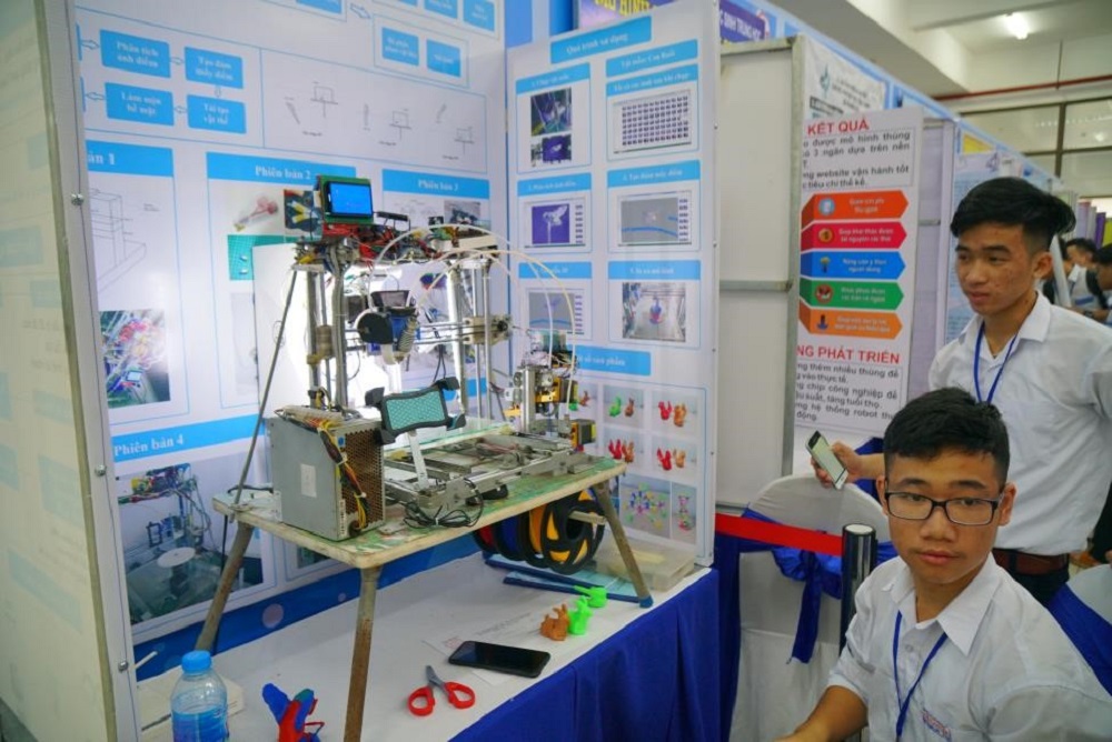 Displaying and Introducing Work at the Competition