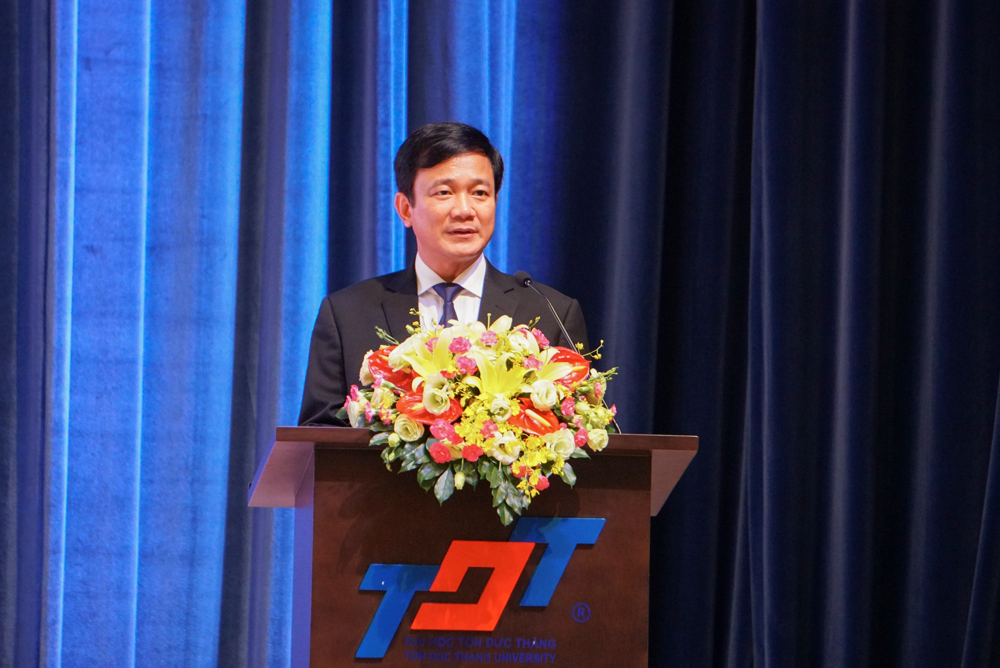 S. Lê Vinh Danh, Hiệu trưởng TDTU báo cáo sơ kết 2 kỳ thực hiện Kế hoạch 5 năm của TDTU