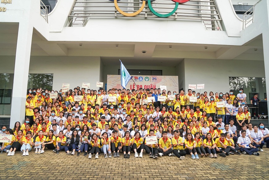 Các chiến sĩ cùng chụp hình lưu niệm.